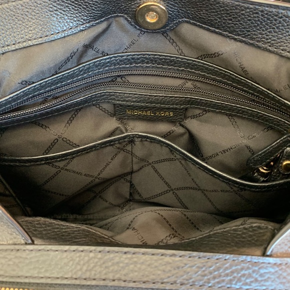 Michael Kors Raven Large Leather Shoulder Bag - Picture 13 of 13